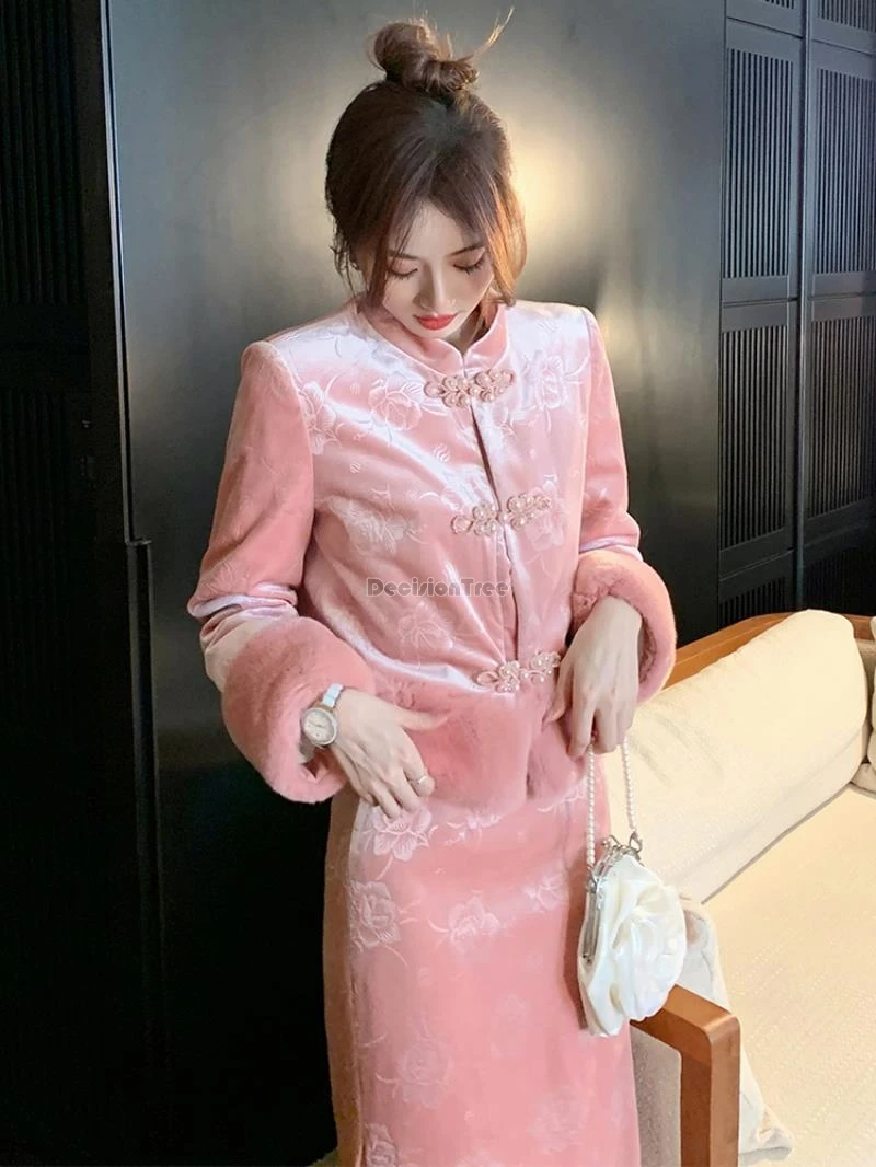 2024 утолщенная зимняя новогодняя китайская улучшенная китайская улучшенная блузка с длинным рукавом в стиле чхонсам розовый бархат с воротником-стойкой и длинной юбкой w102 Изображение 3
