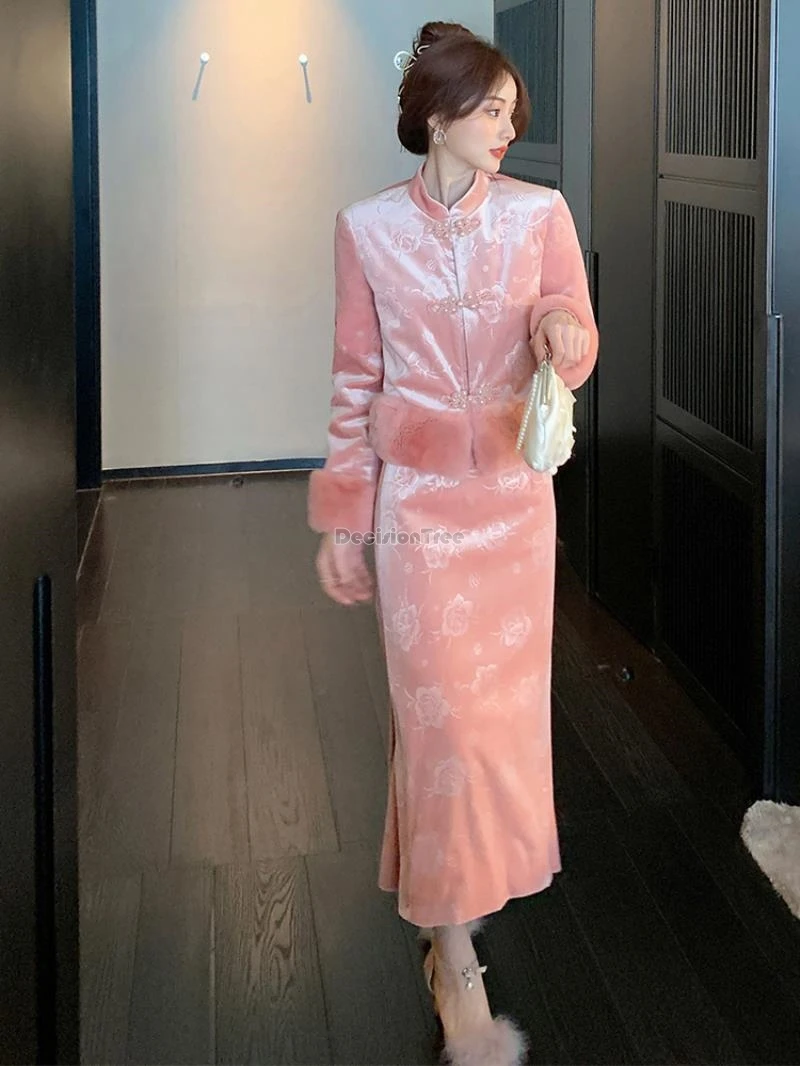 2024 утолщенная зимняя новогодняя китайская улучшенная китайская улучшенная блузка с длинным рукавом в стиле чхонсам розовый бархат с воротником-стойкой и длинной юбкой w102 Изображение 5